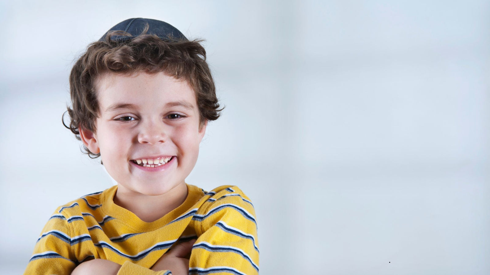 Why More Synagogues and Schools Choose Custom Wholesale Yarmulkes